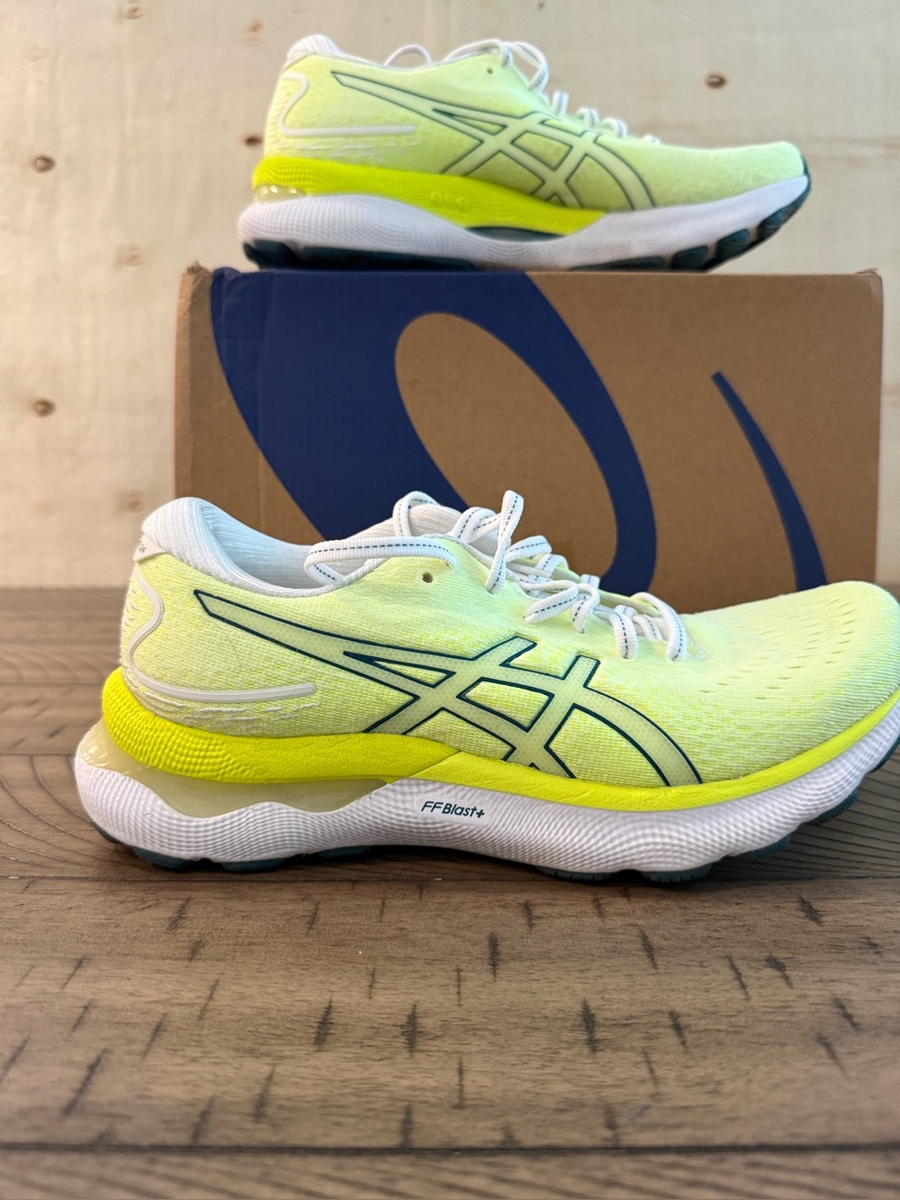 ASICS Gel Nimbus 24 White Velvet Pine Running Shoes Size 8